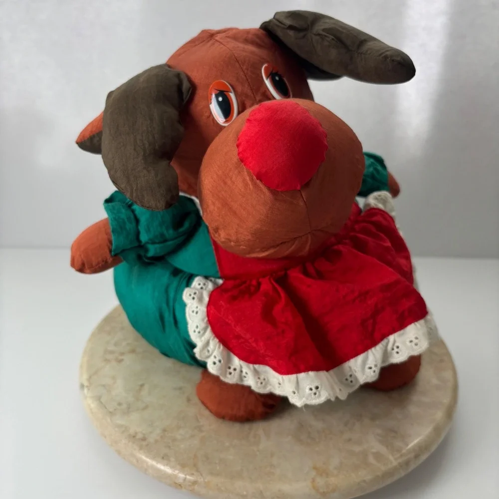 Vintage Reindeer Plush Basket Red Dress Green Apron Novelty Toy Puffalump‎